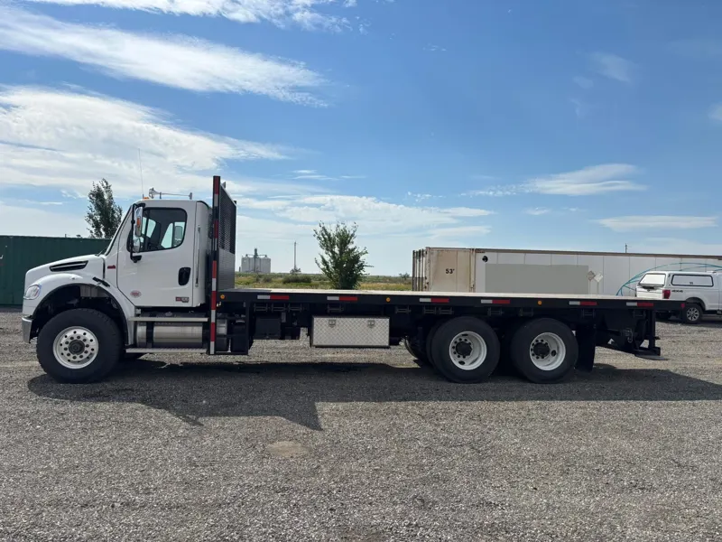 2025 FREIGHTLINER BUSINESS CLASS M2 106 PLUS